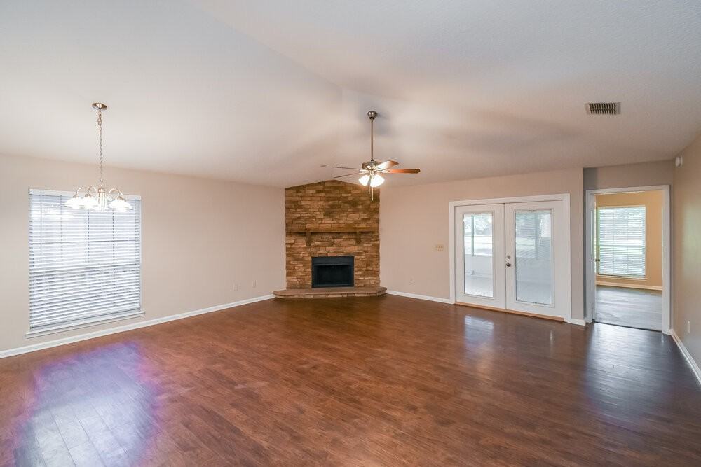 1653 Spring Oaks Ln - Photo 3 of 16