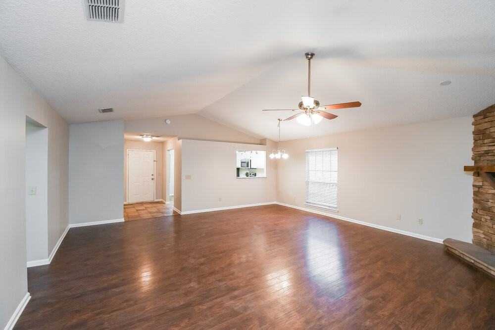 1653 Spring Oaks Ln - Photo 4 of 16