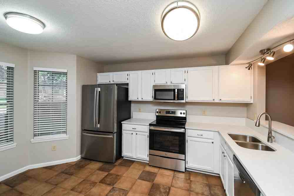 1653 Spring Oaks Ln - Photo 7 of 16