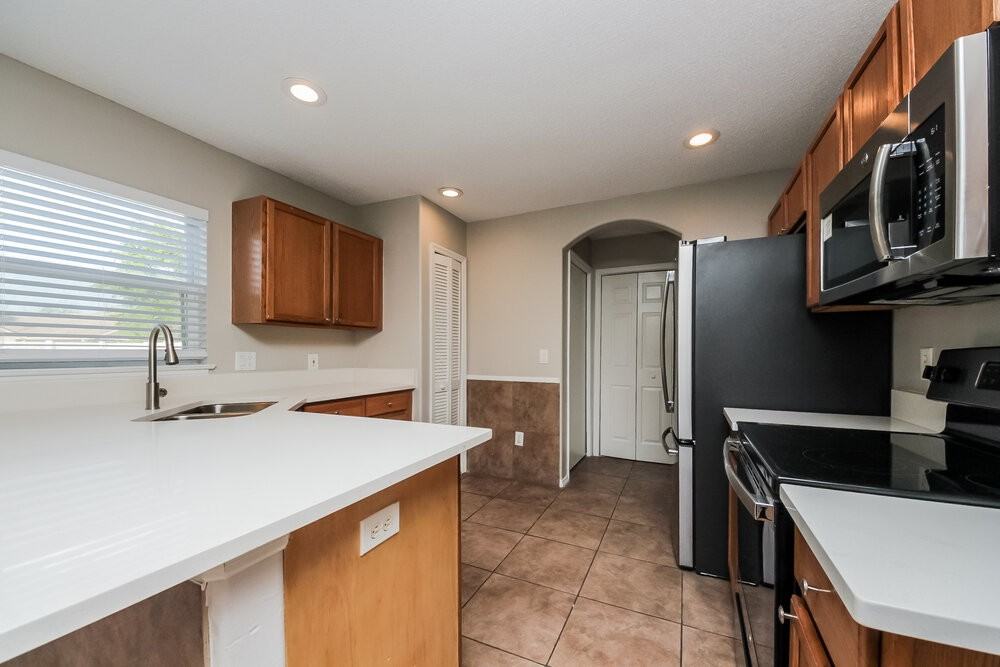 1239 Heather Lake Dr - Photo 7 of 17