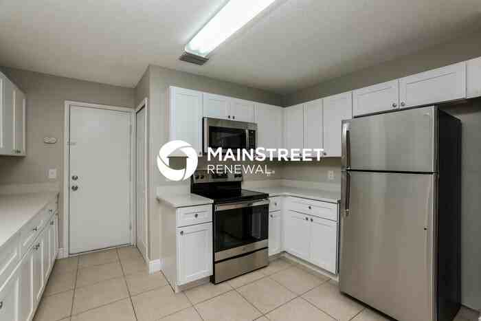 10729 Satinwood Cir - Photo 4 of 17