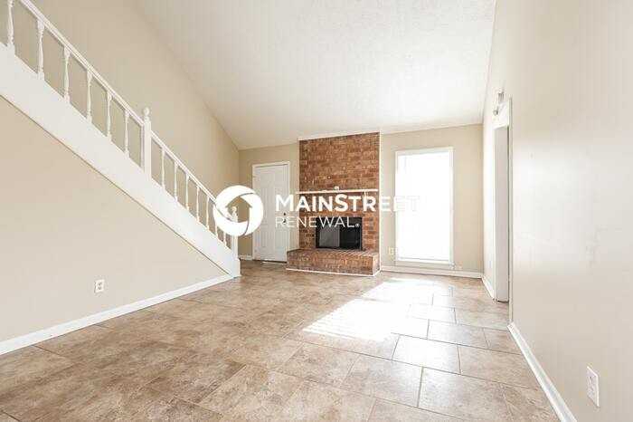 305 Short Ct - Photo 2 of 17