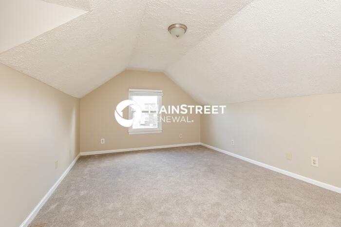 305 Short Ct - Photo 7 of 17