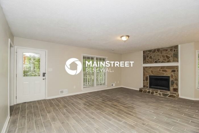 345 Justin Dr - Photo 3 of 15