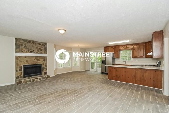 345 Justin Dr - Photo 4 of 15