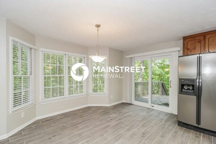 345 Justin Dr - Photo 5 of 15