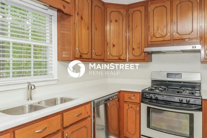 345 Justin Dr - Photo 7 of 15