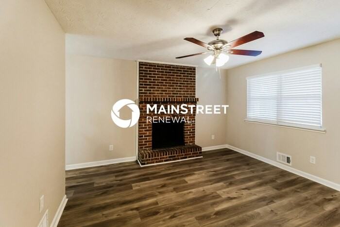 635 Lakeridge Circle Southeast - Photo 2 of 16