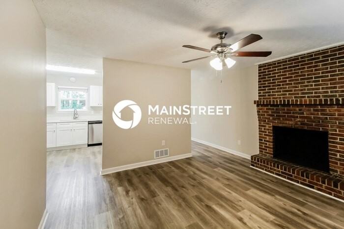 635 Lakeridge Circle Southeast - Photo 4 of 16