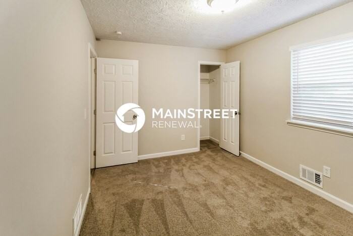 635 Lakeridge Circle Southeast - Photo 7 of 16