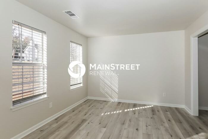 1055 Field View Dr - Photo 2 of 19