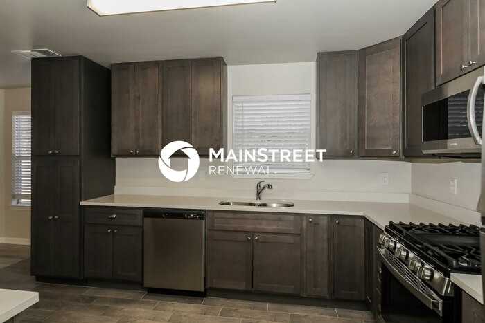 1055 Field View Dr - Photo 5 of 19