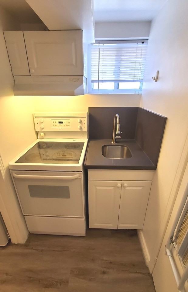 33 Nymark Avenue - Photo 2 of 9