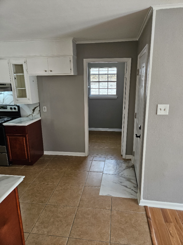 311 Crestview Ave - Photo 5 of 11