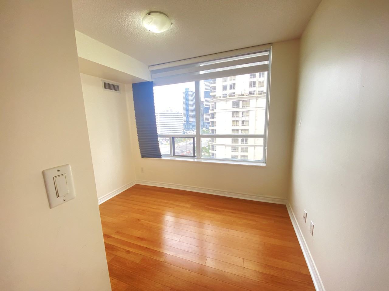 310 Burnhamthorpe Road West - Photo 3 of 7