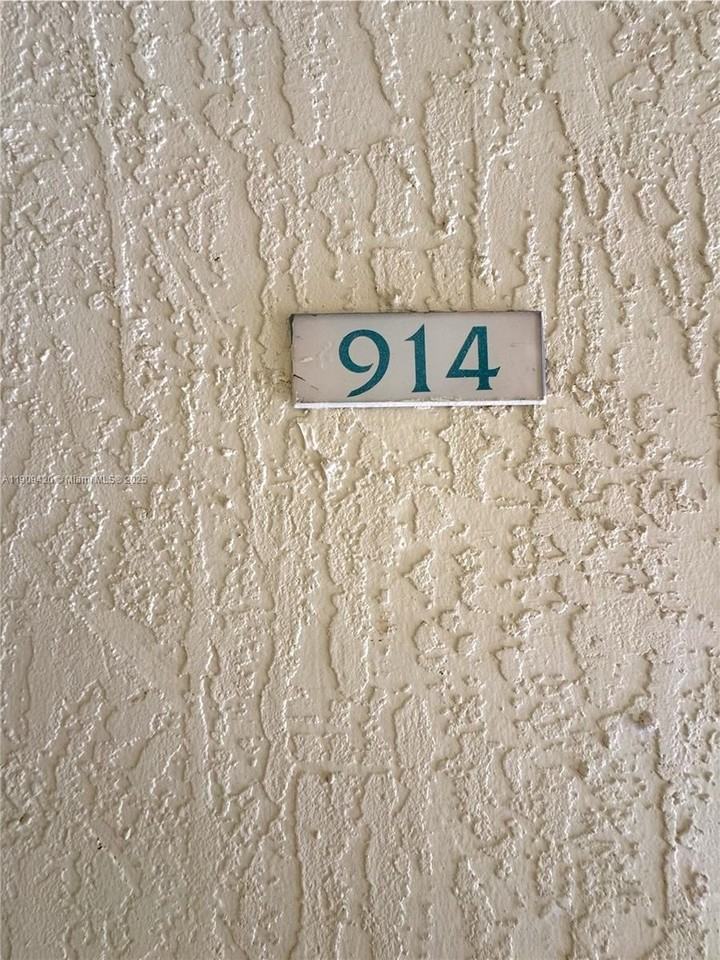 1239 Sw 46th Ave #914 - Photo 3 of 16