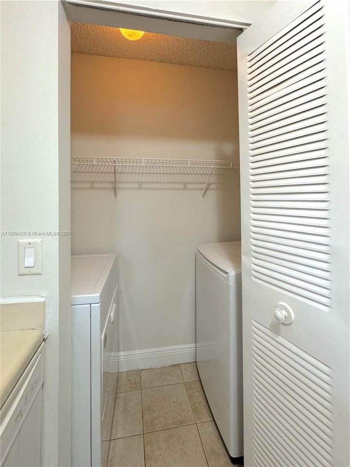 1239 Sw 46th Ave #914 - Photo 4 of 16