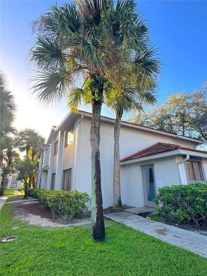 3215 Coral Lake Dr #3215 - Photo 2 of 24