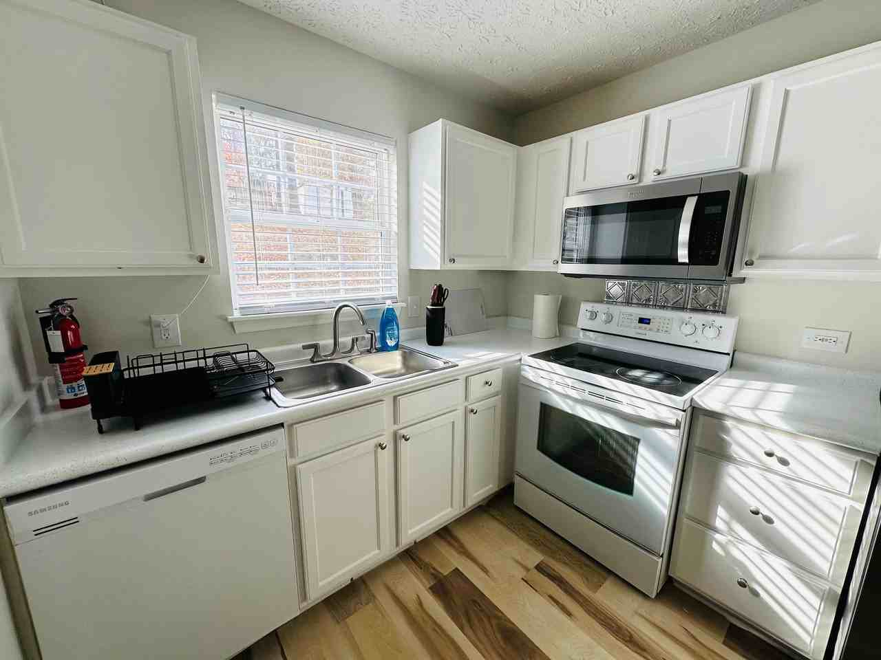 Brandycrest Dr - Photo 2 of 9