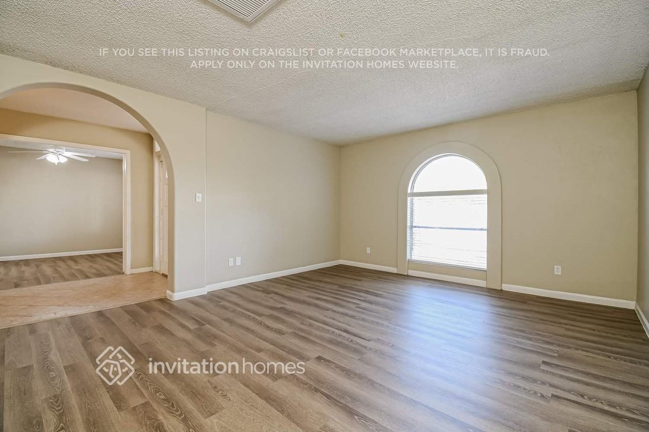 2742 Las Palmas - Photo 3 of 17