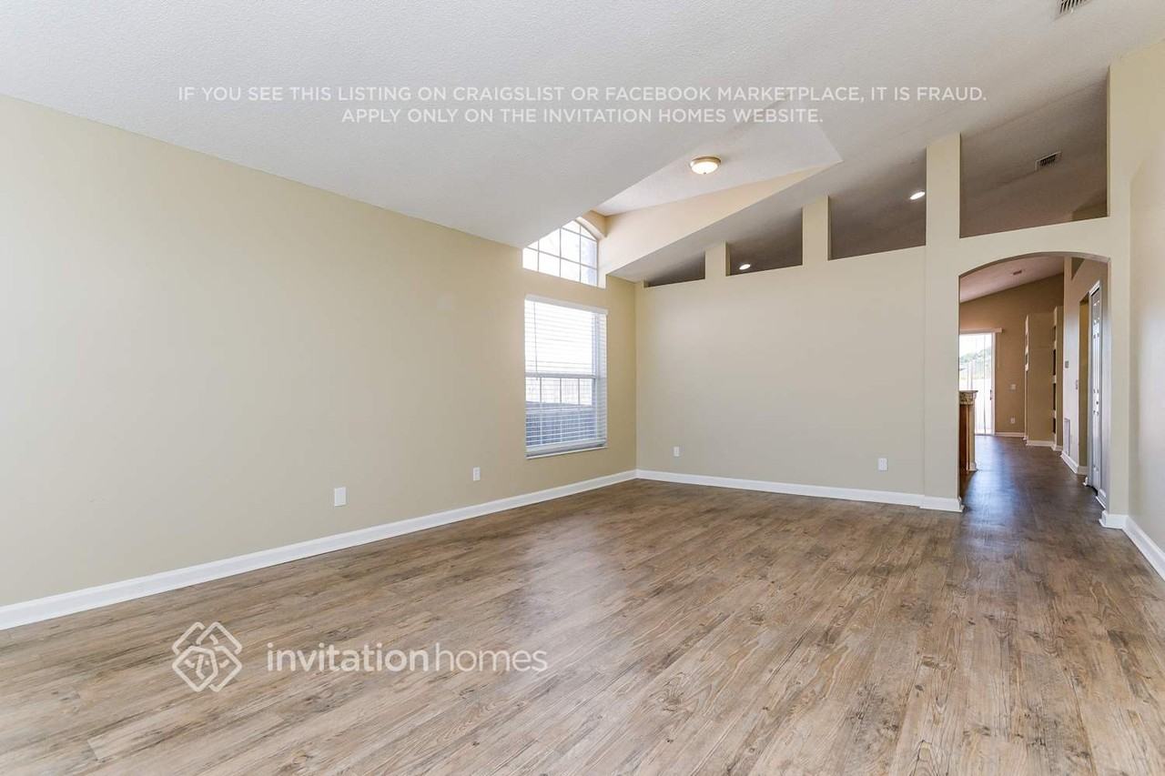 2081 Shannon Lakes Blvd - Photo 3 of 17