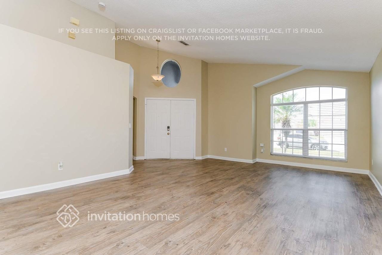 2081 Shannon Lakes Blvd - Photo 4 of 17