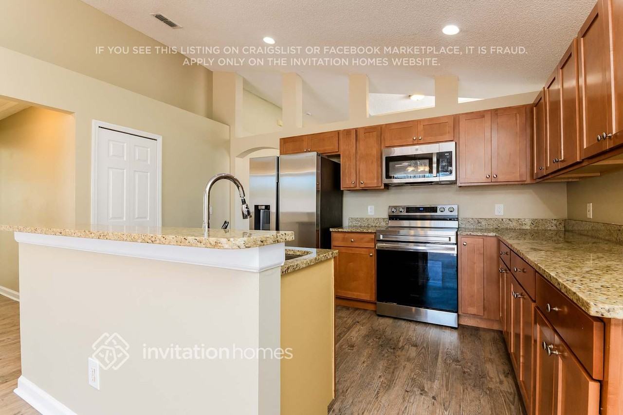 2081 Shannon Lakes Blvd - Photo 6 of 17