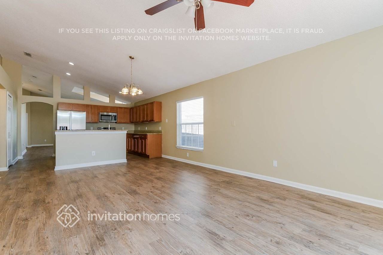 2081 Shannon Lakes Blvd - Photo 7 of 17