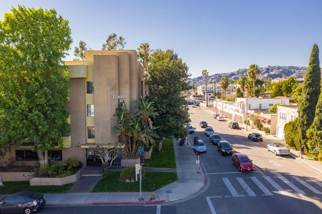 Orange Luxury Investments LLC - Photo 3 of 50