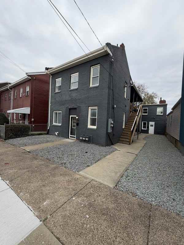 121 44th St - Photo 2 of 8