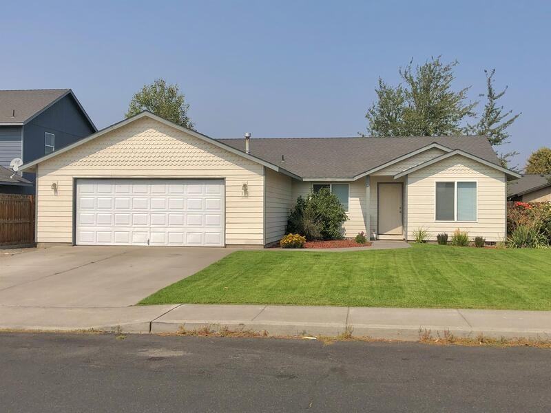 735 Ne Negus Pl - Photo 2 of 20