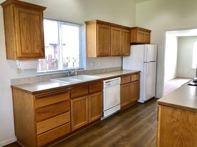 735 Ne Negus Pl - Photo 5 of 20