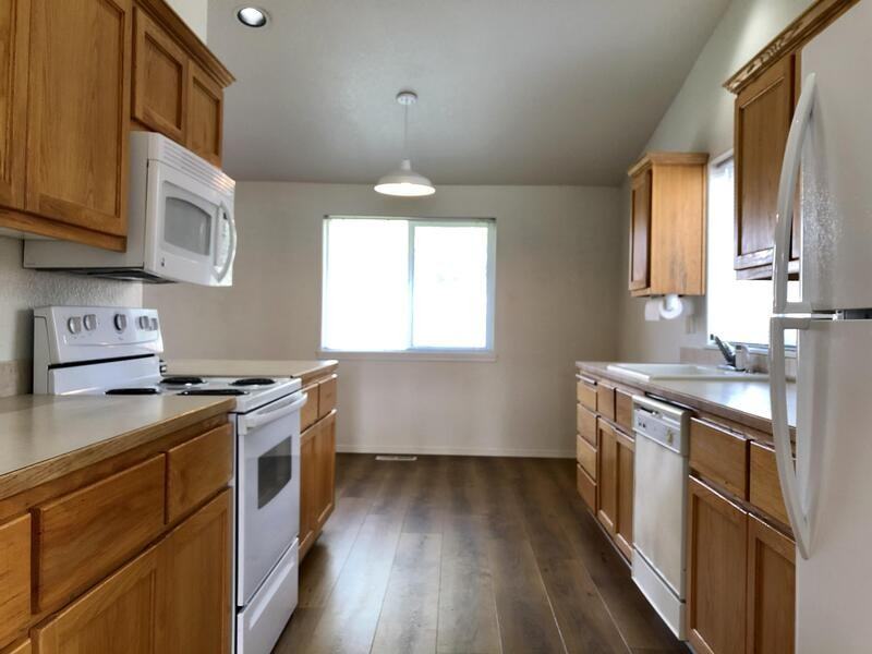 735 Ne Negus Pl - Photo 6 of 20