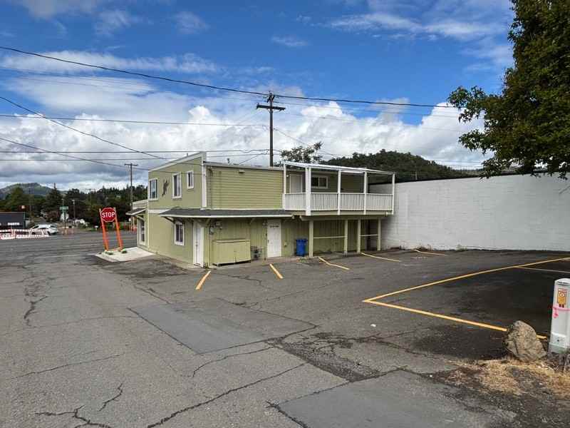 133 Ne Main St - Photo 2 of 14