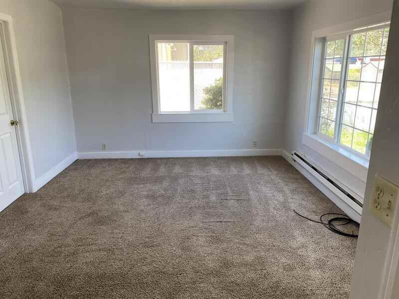 435 Ne Russell Ave - Photo 3 of 22