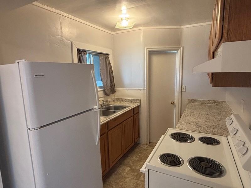 435 Ne Russell Ave - Photo 7 of 22