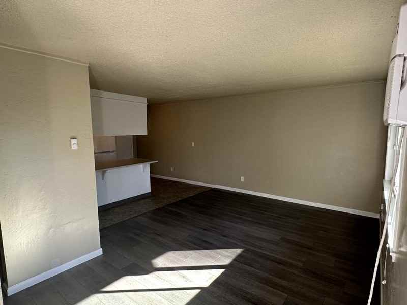 719 Southwest Bridge Street - Photo 6 of 23