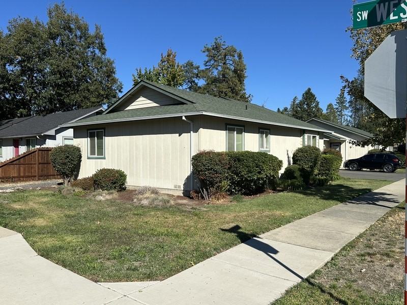 1616 Sw K St - Photo 5 of 25