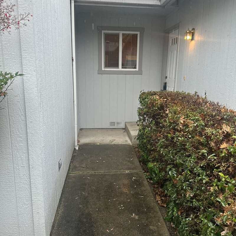 228 Sw Westholm Ave - Photo 4 of 37