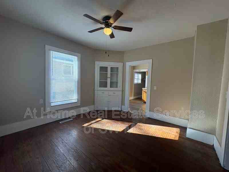 2307 N Franklin Ave - Photo 4 of 12