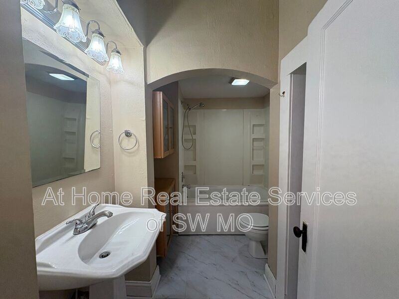 2307 N Franklin Ave - Photo 7 of 12