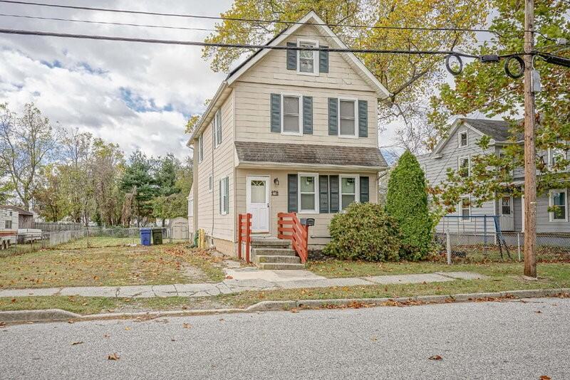 121 Oak St - Photo 2 of 20