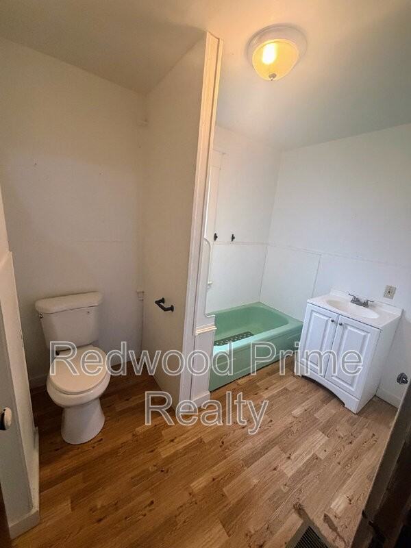 554 Highland Ave - Photo 2 of 6