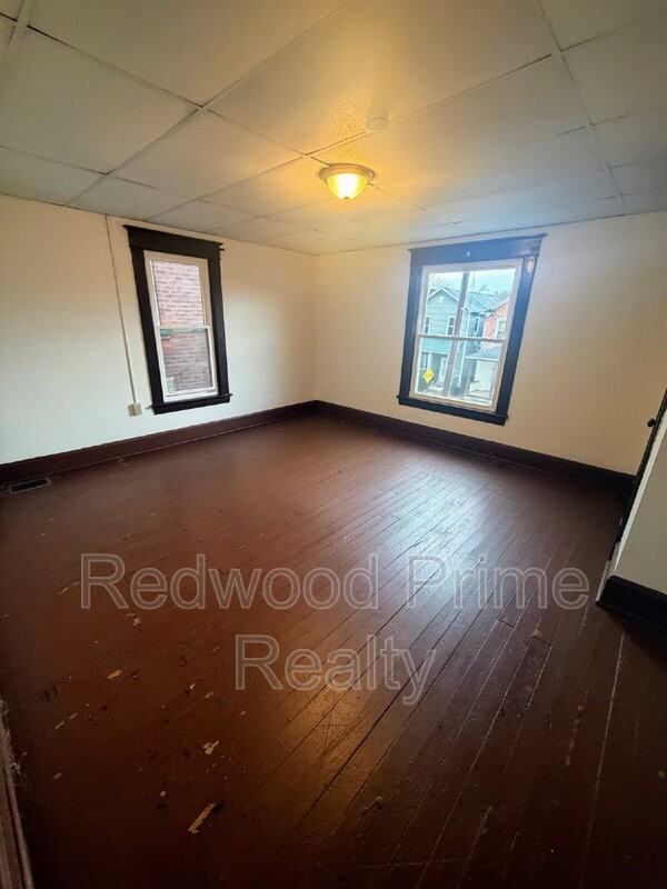 554 Highland Ave - Photo 3 of 6