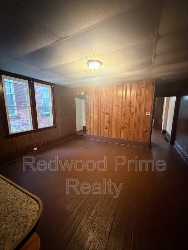 554 Highland Ave - Photo 4 of 6