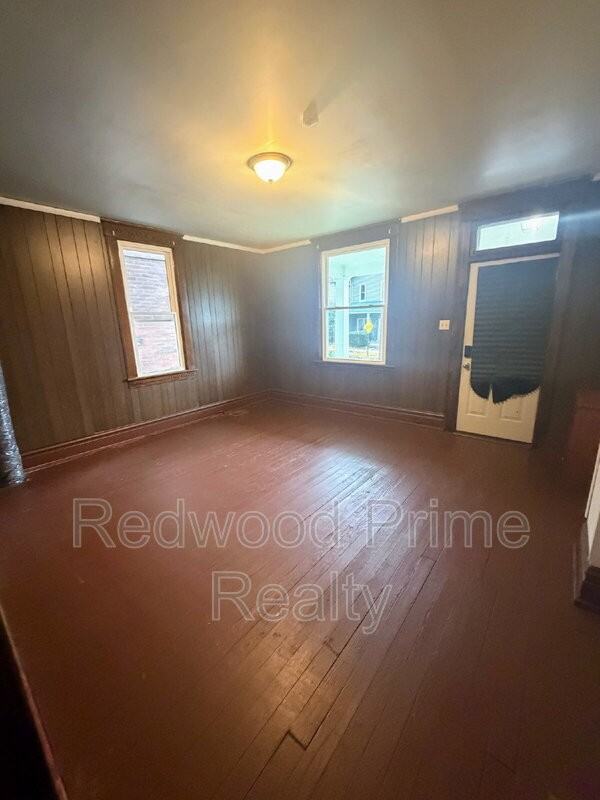 554 Highland Ave - Photo 5 of 6