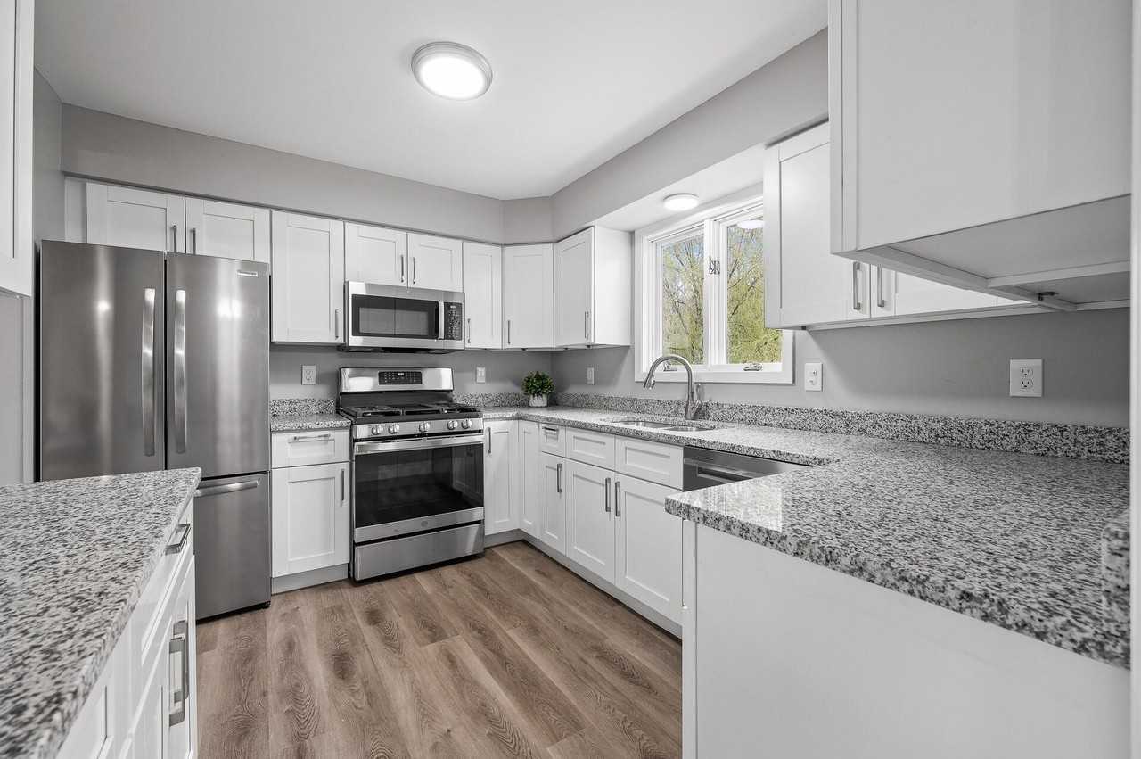 5801 Covington Terrace - Photo 7 of 27