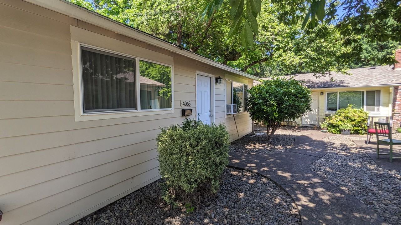 Loreto Apartments - Photo 5 of 50