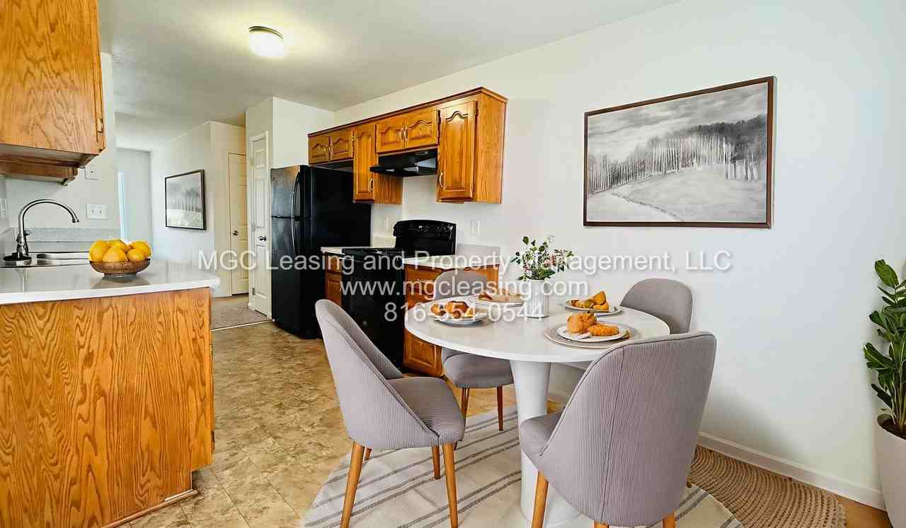 5808-5810 NE 42nd St - Photo 4 of 29