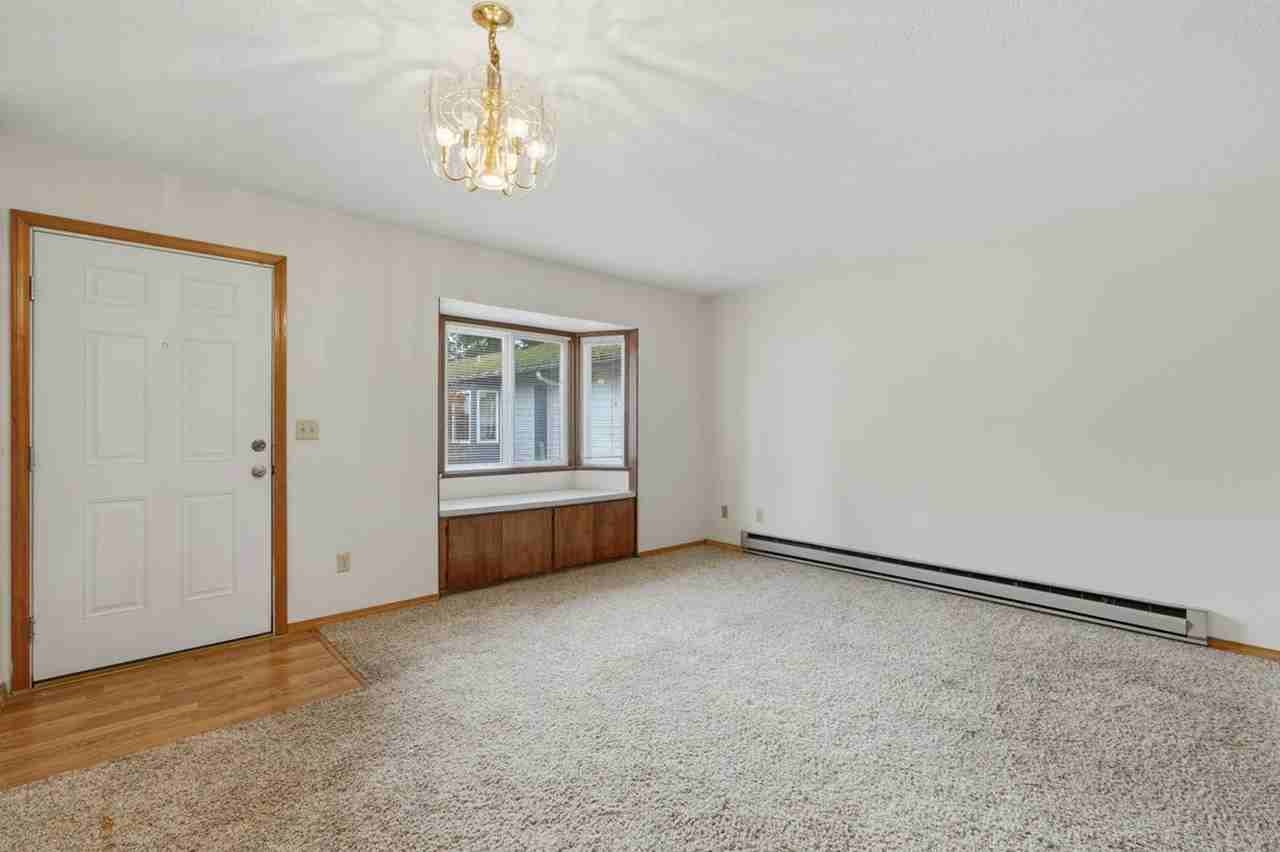 Barrington Square - Photo 5 of 37